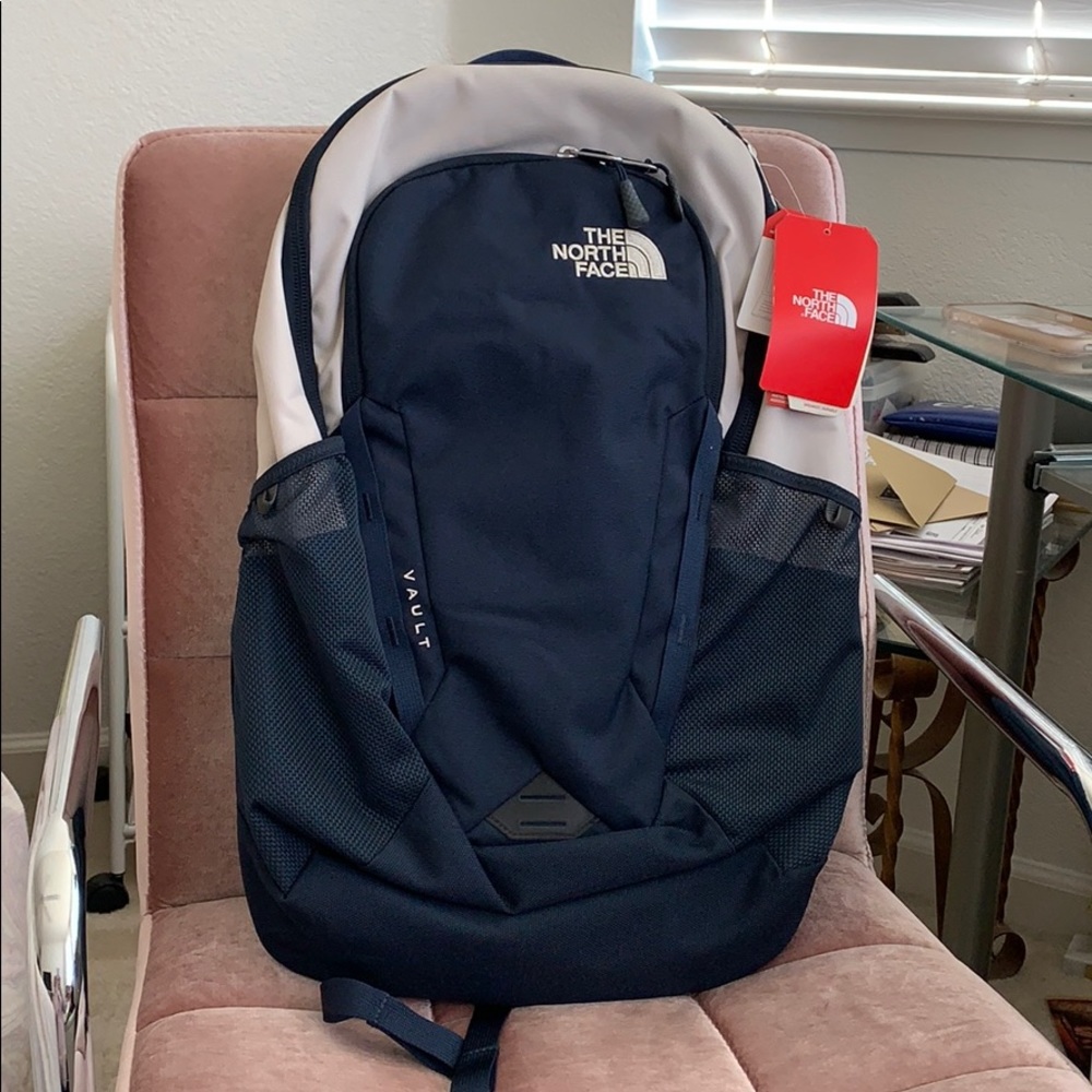 ⭐️BRAND NEW NORTH FACE BACKPACK 🎒